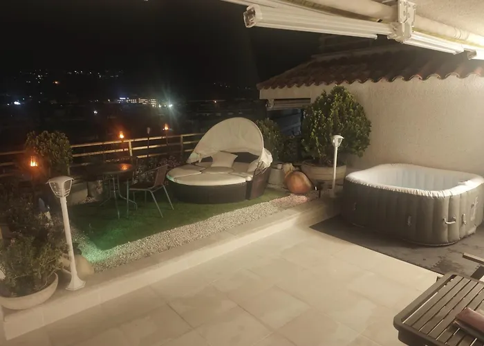 Luna With Jacuzzi, 5mins Walking To The Beach, Sea And Castle View Big Terrace Апартаменты