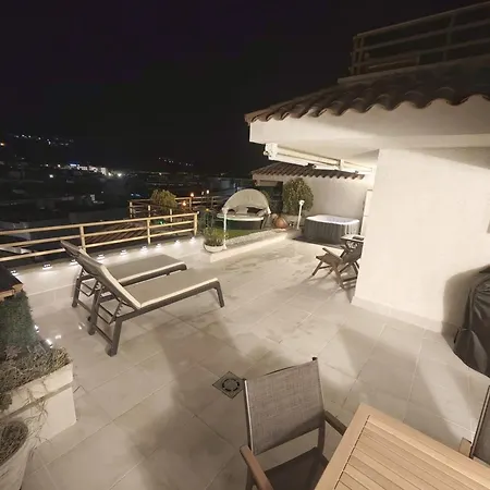Luna With Jacuzzi, 5mins Walking To The Beach, Sea And Castle View Big Terrace * Tossa de Mar